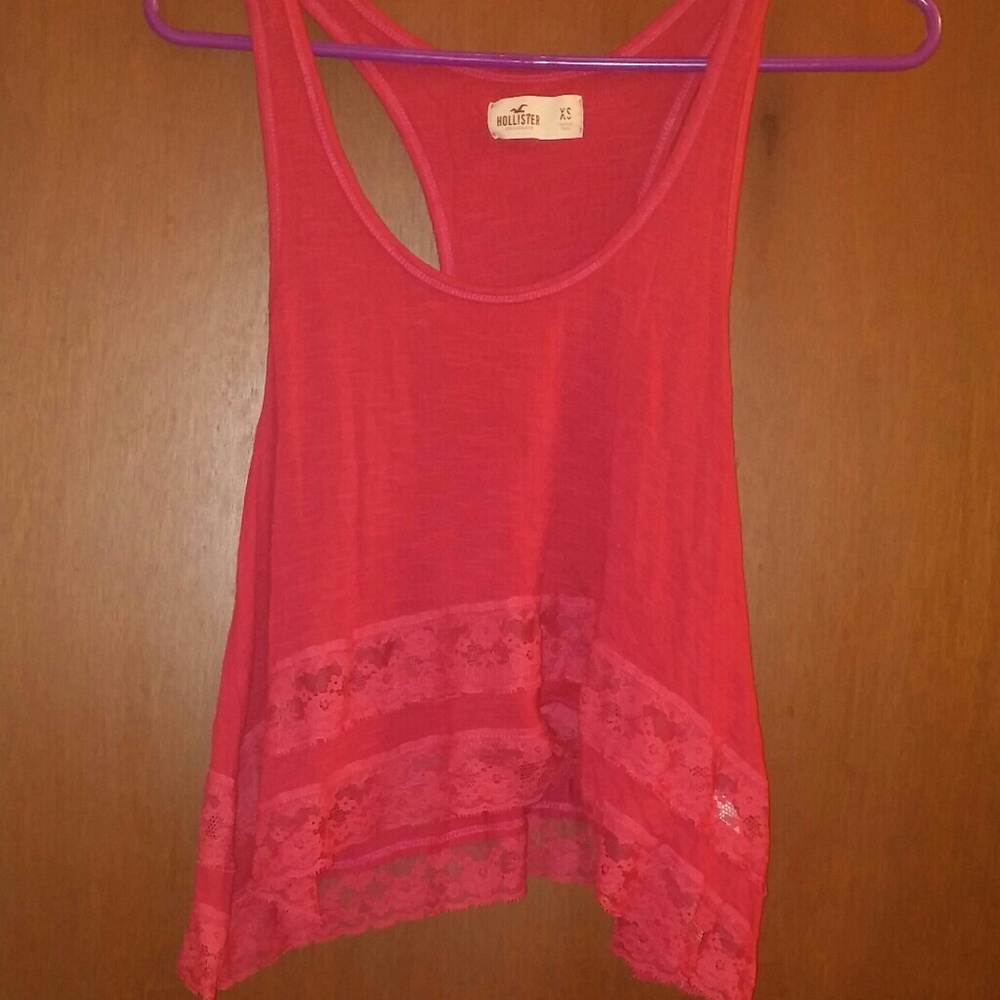 **Hollister crop top